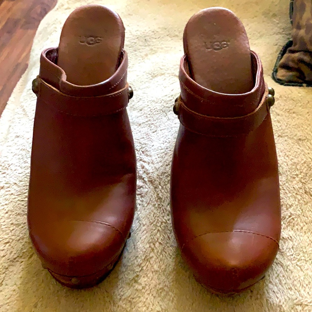 UGG leather clogs with buckle across top size 9